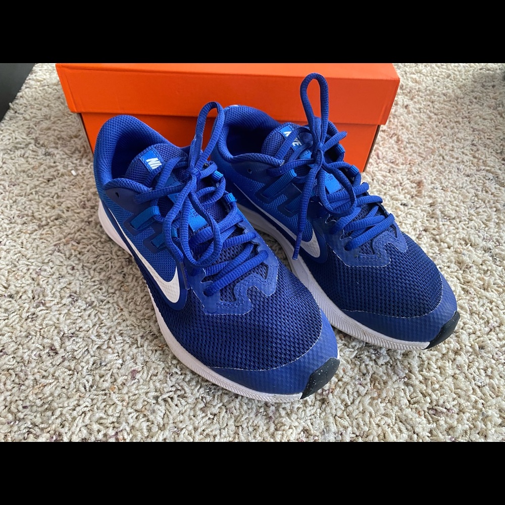 Nike kids shoes 👟 size 4y